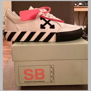 Off White Vulc Low White Leather sneaker